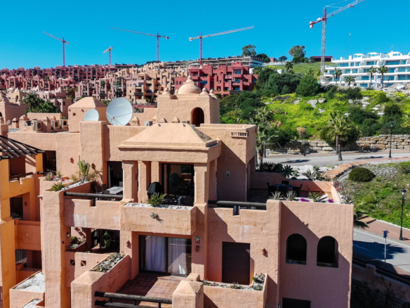 Eck-Penthouse mit Panoramablick auf das Meer in La Duquesa