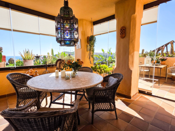 Eck-Penthouse mit großer Terrasse und Meerblick in La Duquesa