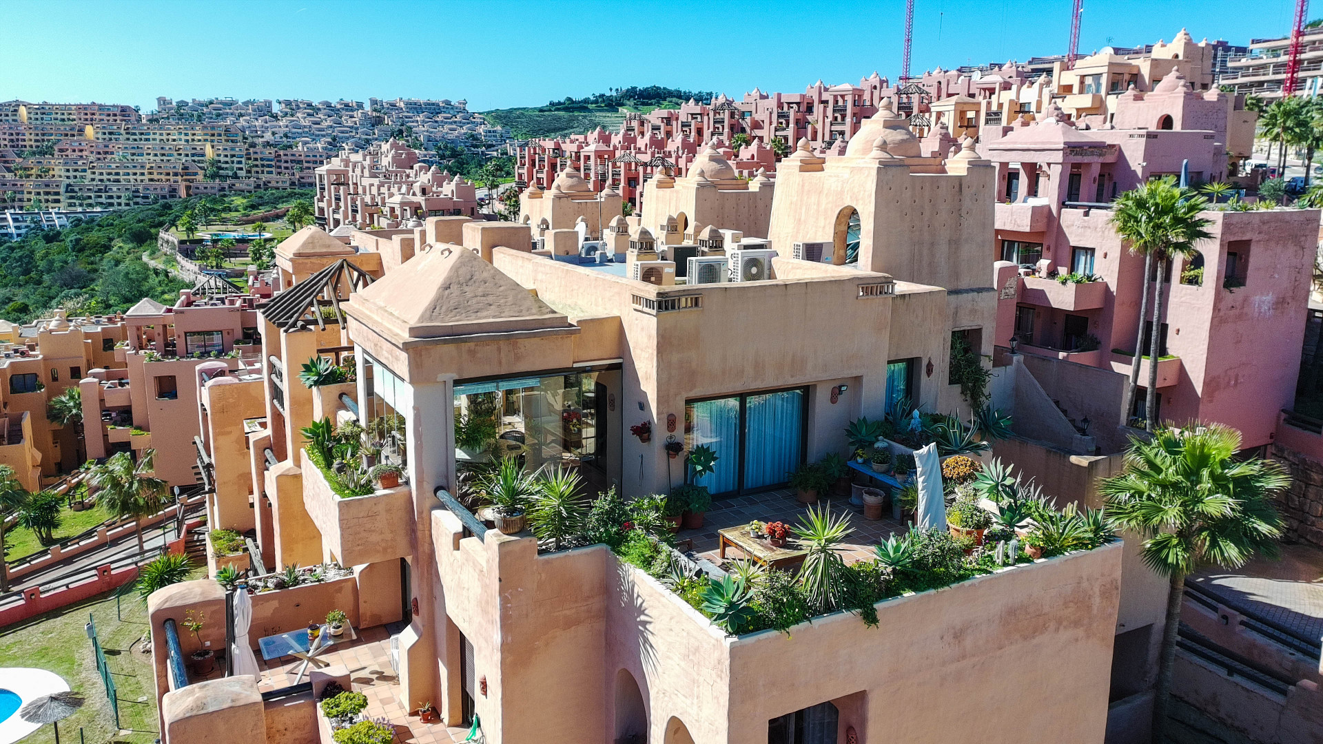 Eck-Penthouse mit großer Terrasse und Meerblick in La Duquesa