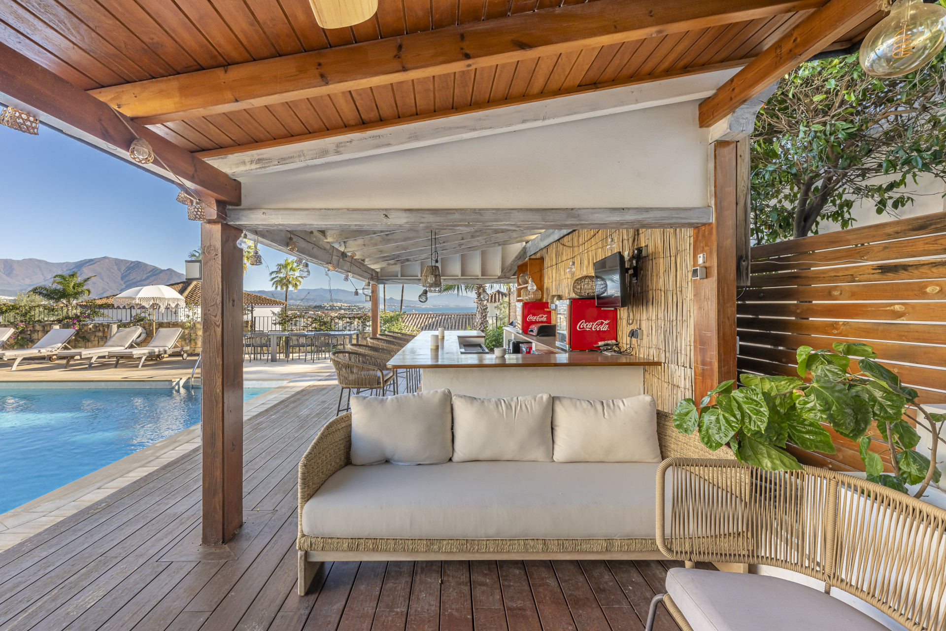 A Landmark Villa in La Duquesa with Panoramic Sea Views