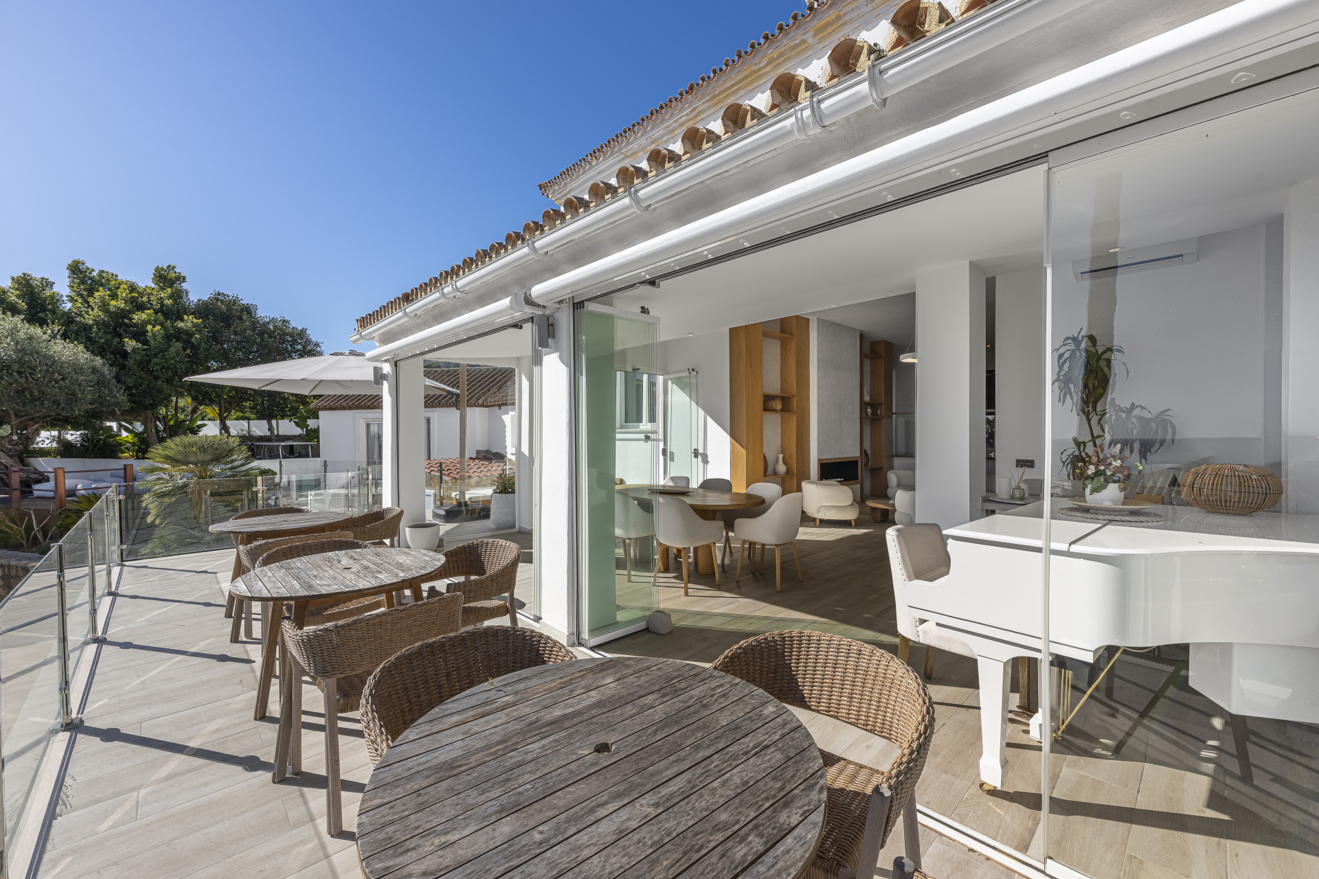 A Landmark Villa in La Duquesa with Panoramic Sea Views