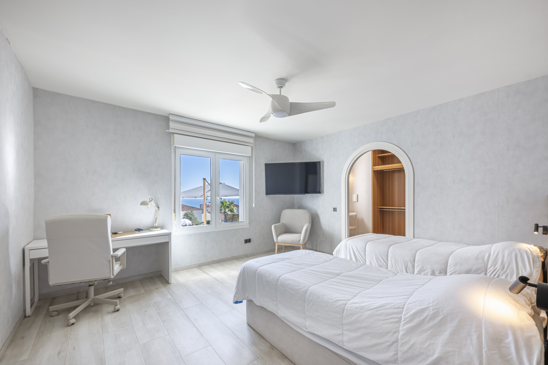 A Landmark Villa in La Duquesa with Panoramic Sea Views