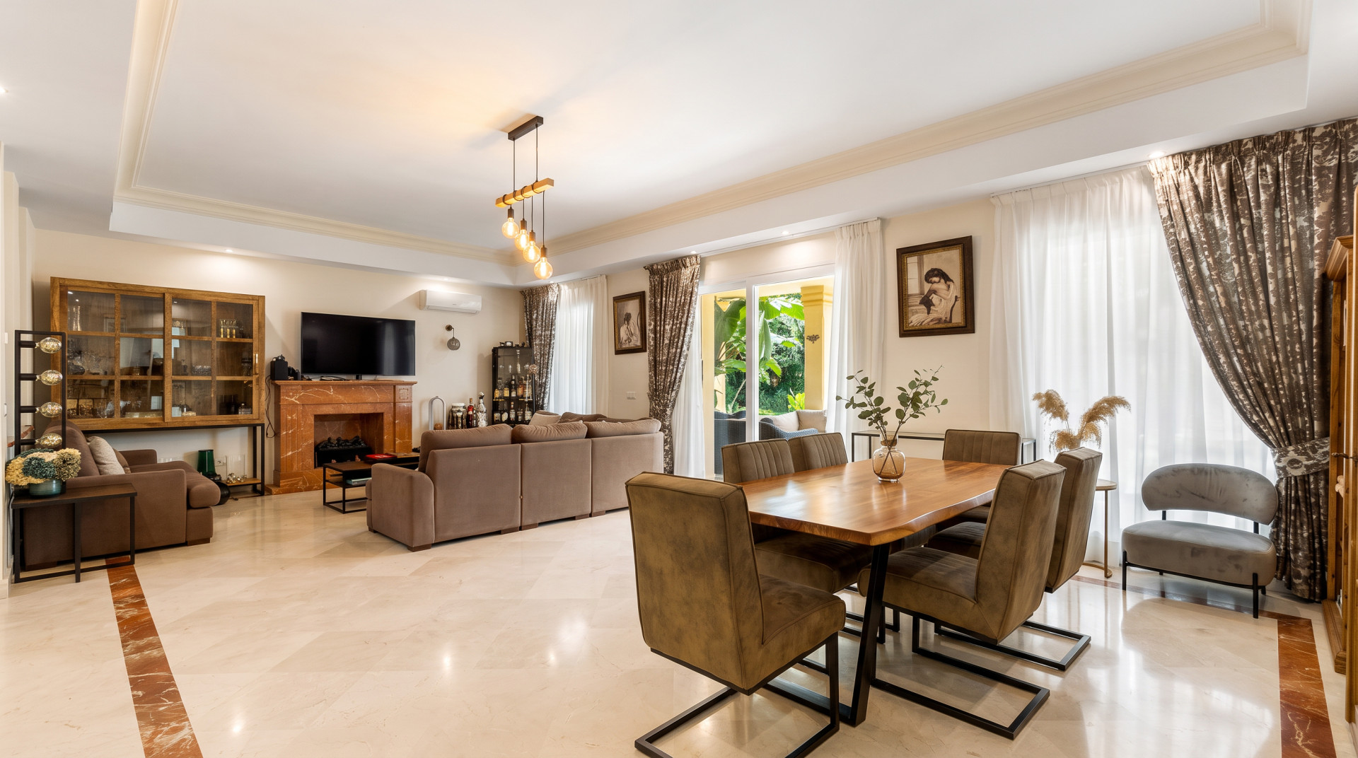 Elegant Villa For Sale in Nueva Andalucia, Marbella