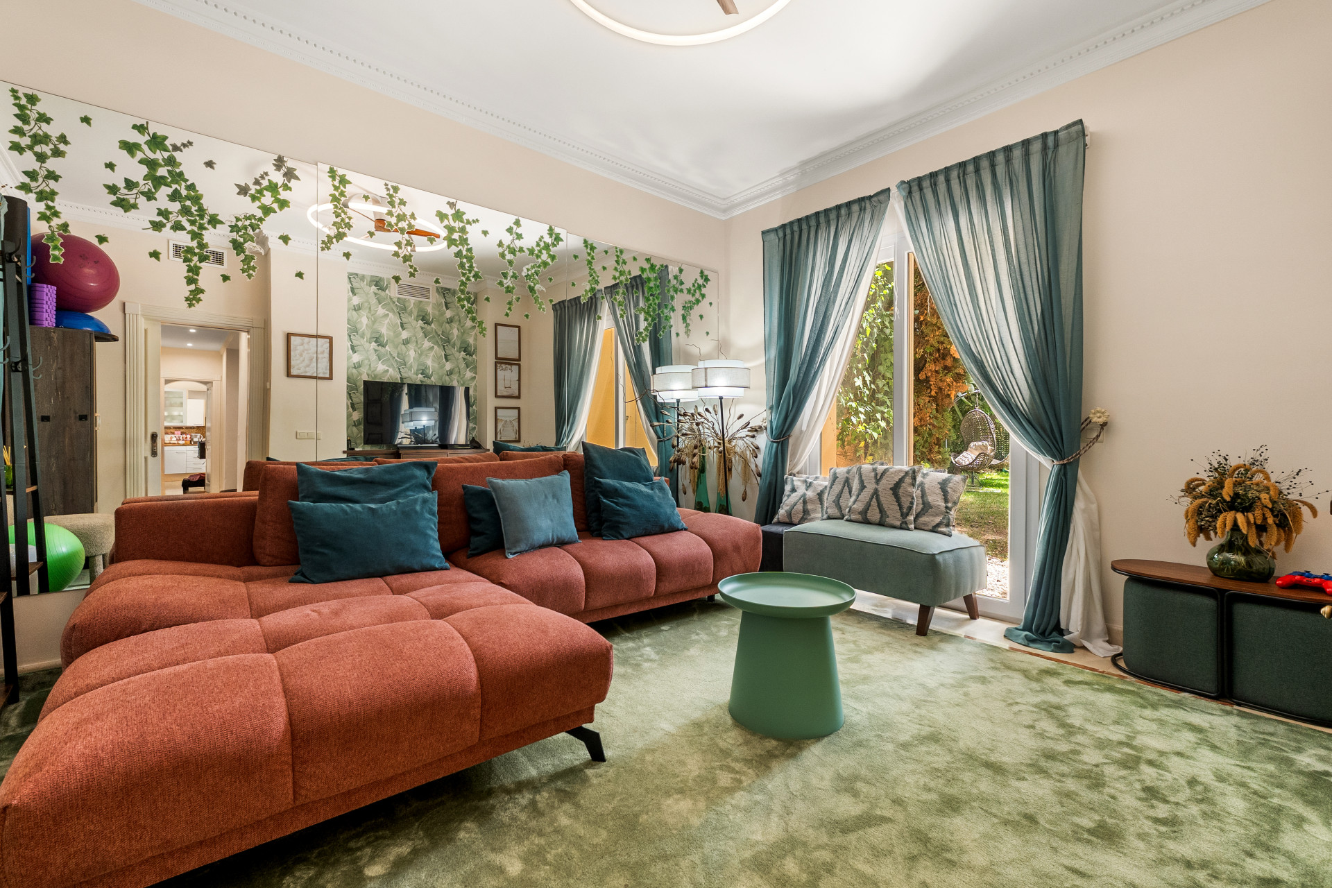 Elegant Villa For Sale in Nueva Andalucia, Marbella