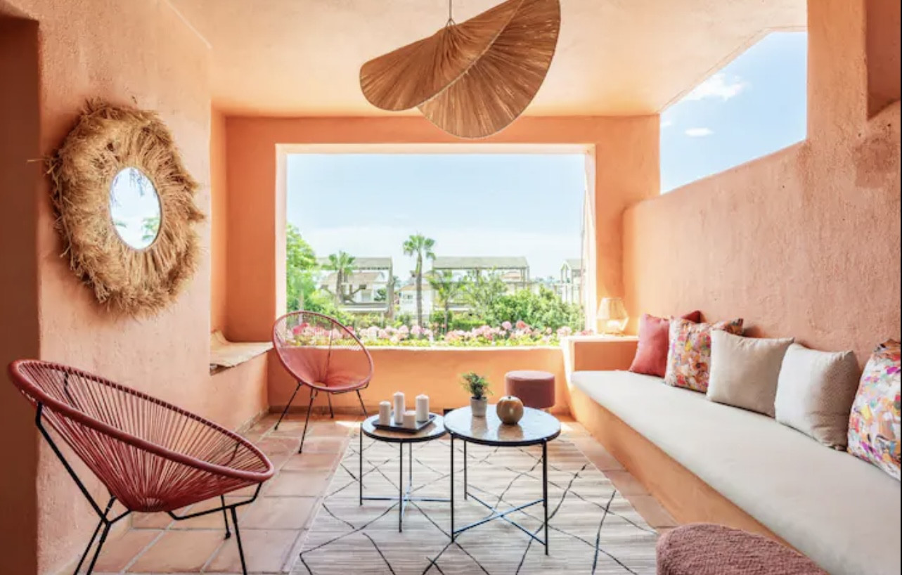 Stylish 2-Bedroom Apartment on Marbella’s Golden Mile with Gym & Underground Parking
