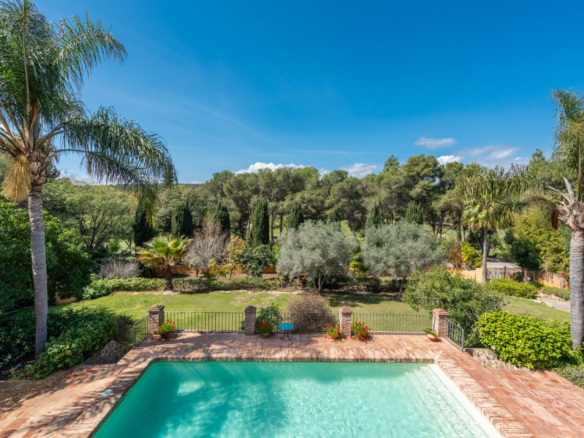 Elegantes andalusisches Haus mit Golfblick in El Paraíso
