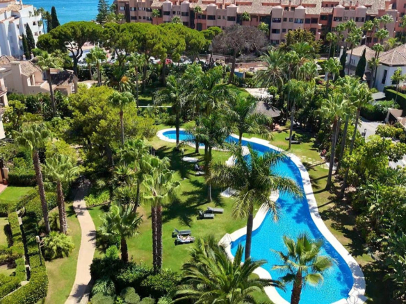 Exclusive Beachside Apartment in Las Mimosas, Gehdistanz nach Puerto Banús & Mistral Beach