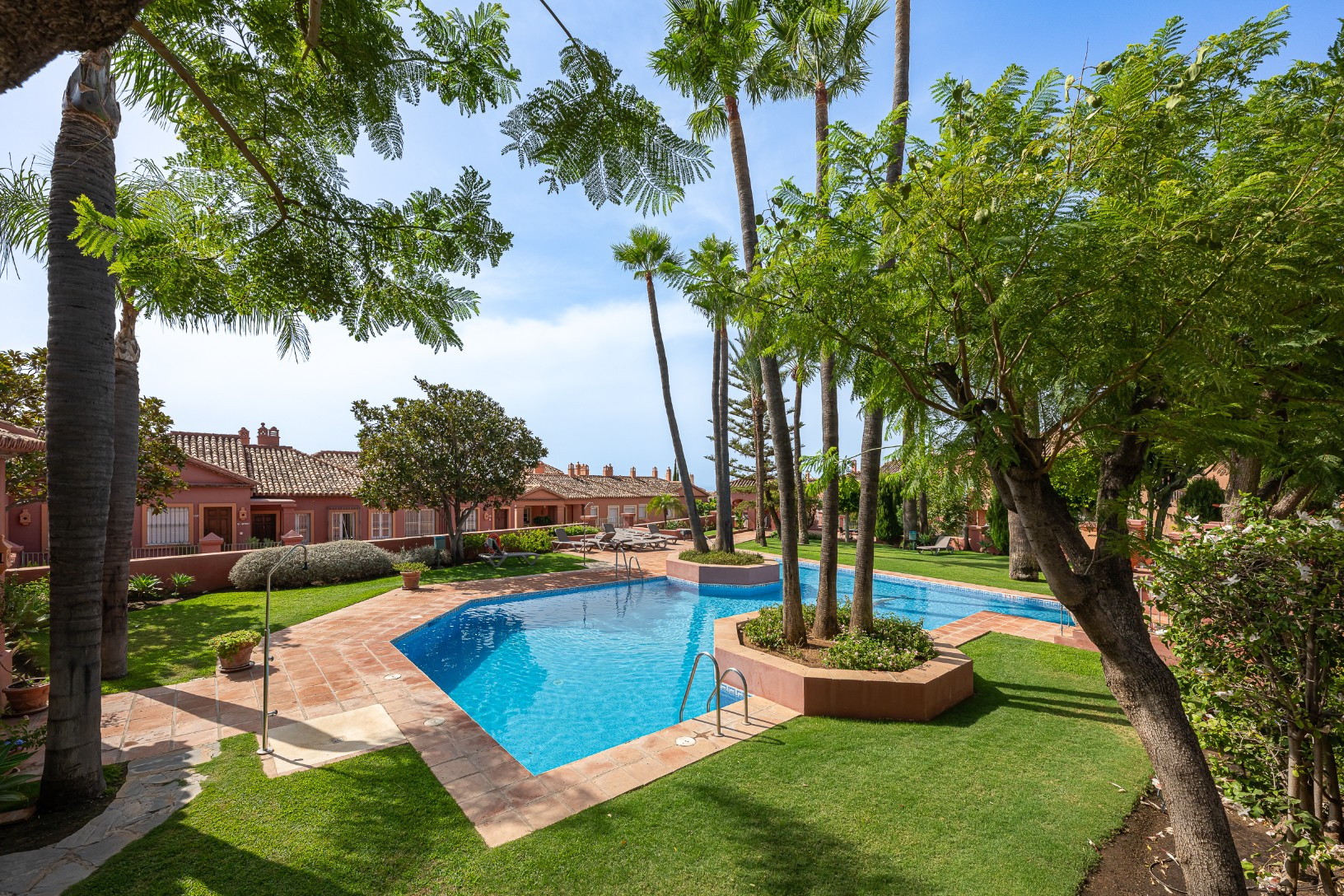 Exclusive Duplex Reformed with Panoramic Sea Views in La Quinta, Benahavís