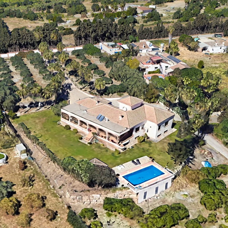 Exclusive Estate with views In El Padron