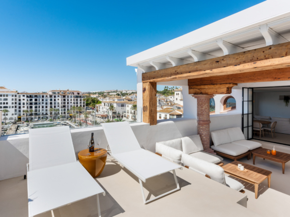 Exclusive Renovated Duplex Penthouse with Panoramic Views in Puerto La Duquesa