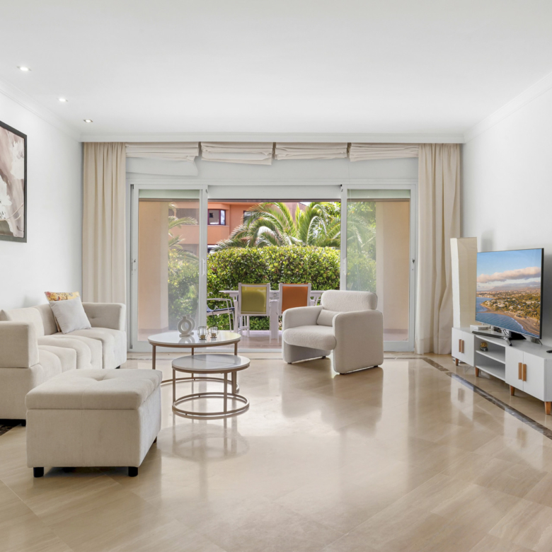 Renovated 3-Bedroom Apartment in Bahía Vista Hermosa, Marbella East