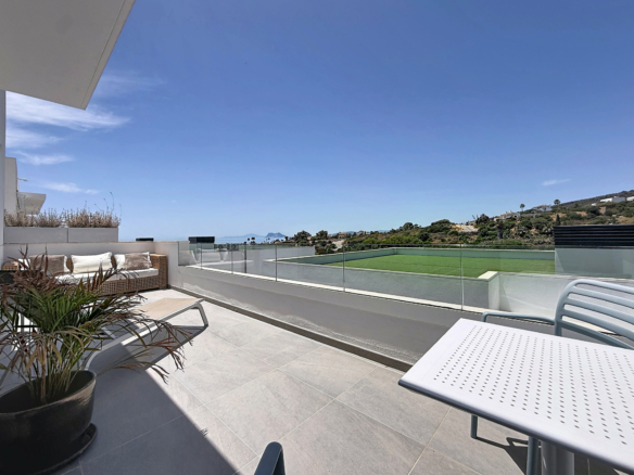 Groundfloor wtih Seaviews in Blue Heights