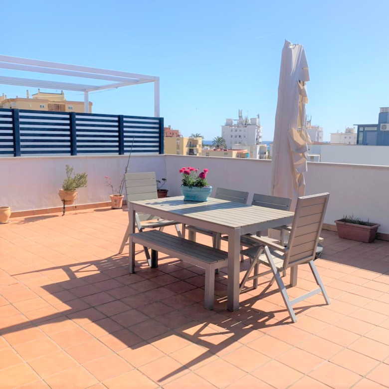 Helles Penthouse mit spektakulärem Solarium und Panoramablick im Hafen von Estepona!