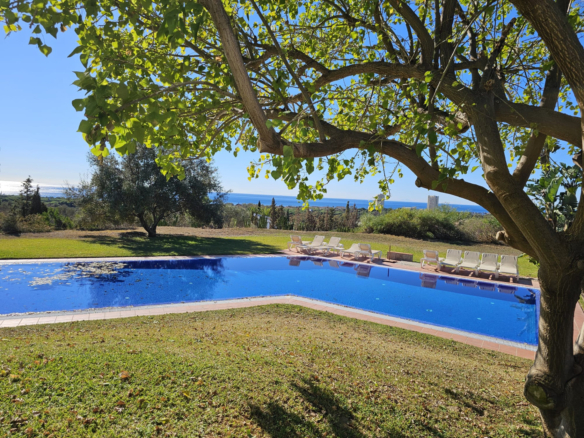 INVESTMENT OPORTUNITY-Villa designed by well-known architects with panoramic sea- and mountain view in Marbella