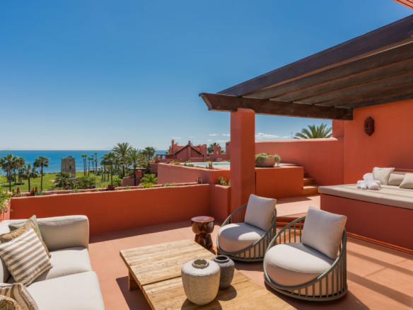 Luxuriöses Duplex-Penthouse in erster Strandlinie in Torre Bermeja, Estepona