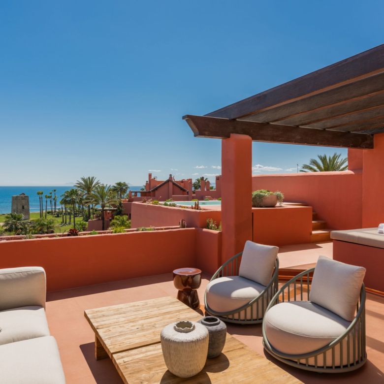 Luxuriöses Duplex-Penthouse in erster Strandlinie in Torre Bermeja, Estepona