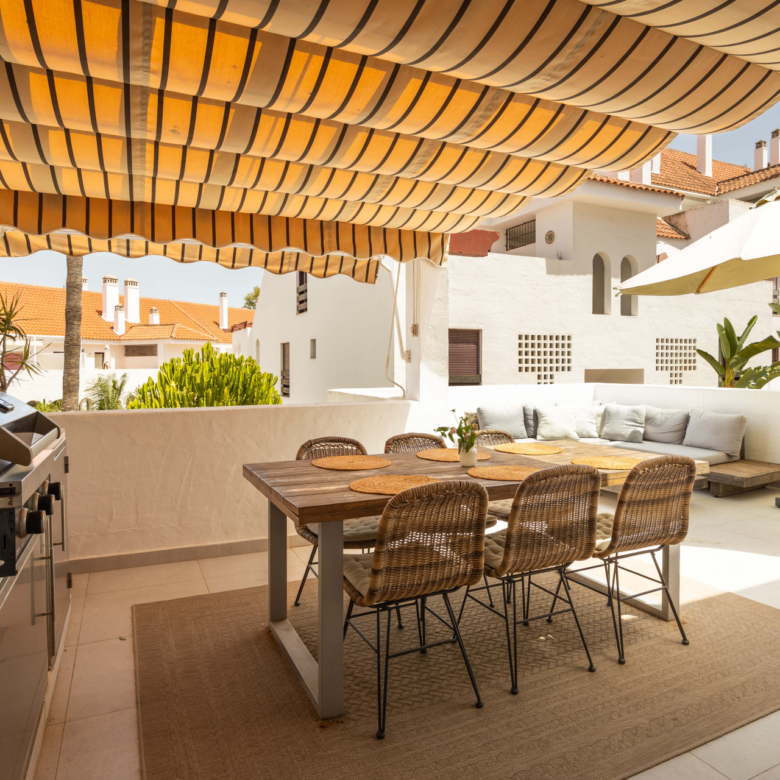 Luxury 3-bedroom apartment in Nueva Andalucía, close to the beach with sea views