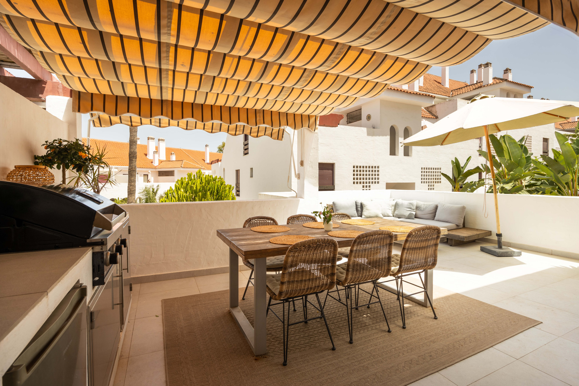 Luxury 3-bedroom apartment in Nueva Andalucía, close to the beach with sea views