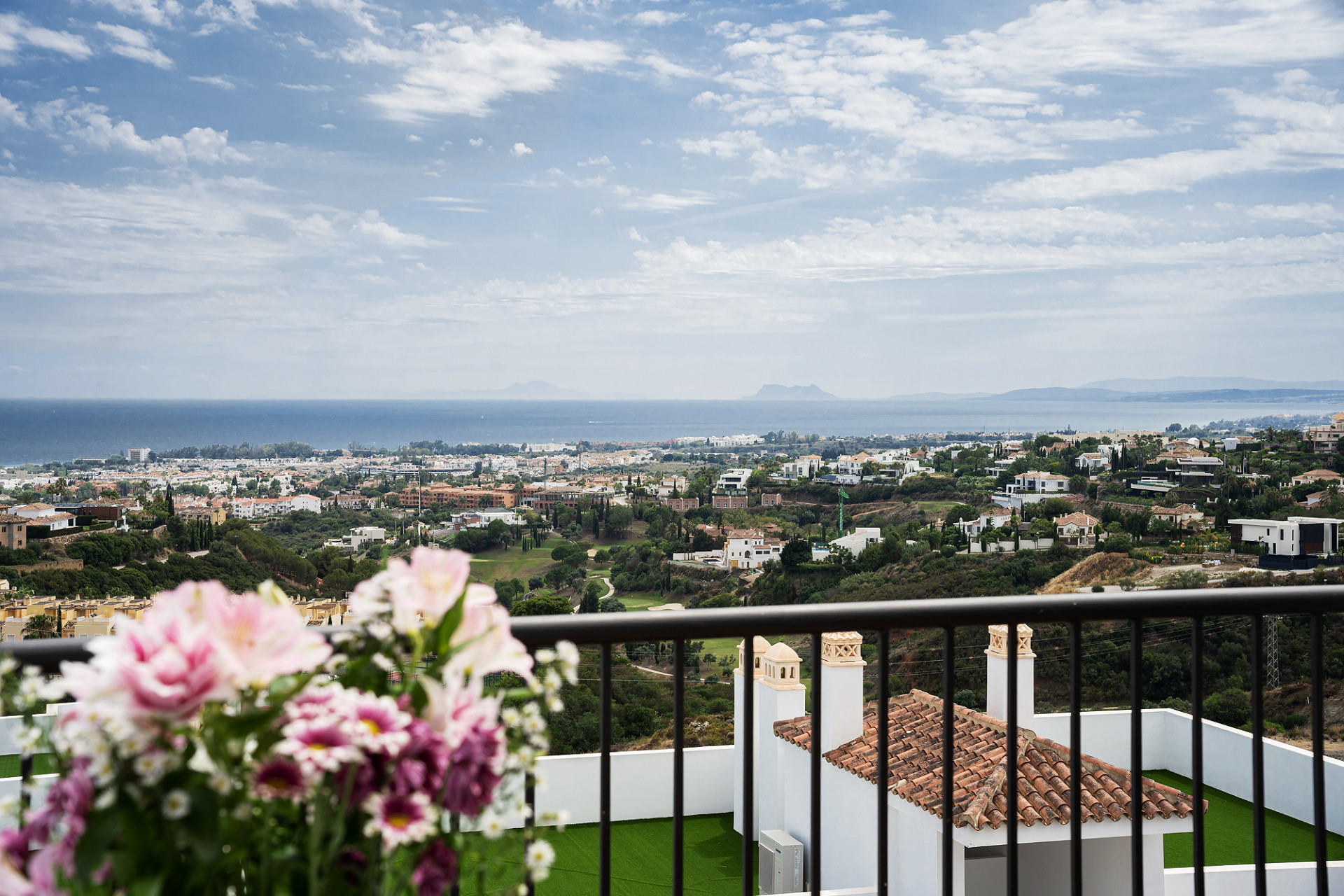 Luxury Duplex Penthouse with Panoramic Sea Views in Paraíso Pueblo
