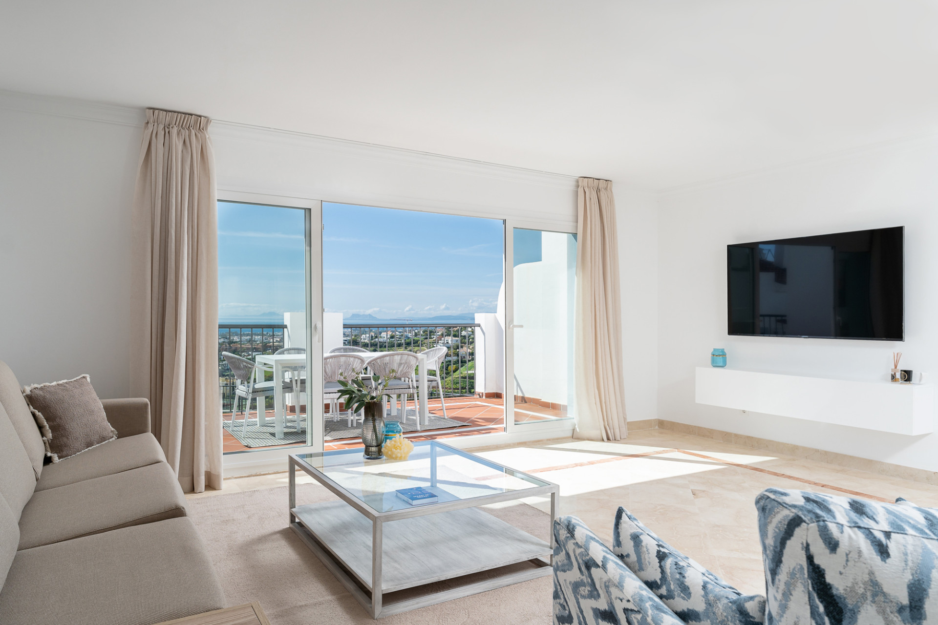Luxury Duplex Penthouse with Panoramic Sea Views in Paraíso Pueblo