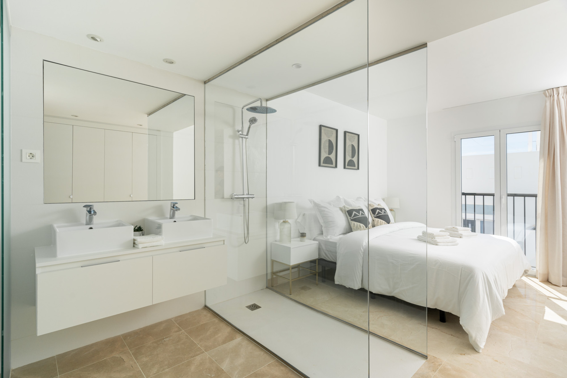 Luxury Duplex Penthouse with Panoramic Sea Views in Paraíso Pueblo