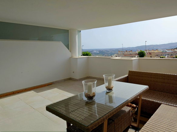 Modern 2-Bed Apartment in Doña Julia Golf Resort, Casares Costa – Beautiful Sea and mountain Views