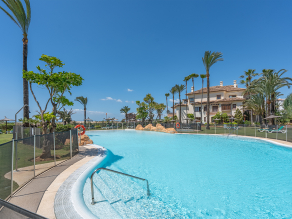 Monteros Playa - frontline beach luxury apartment