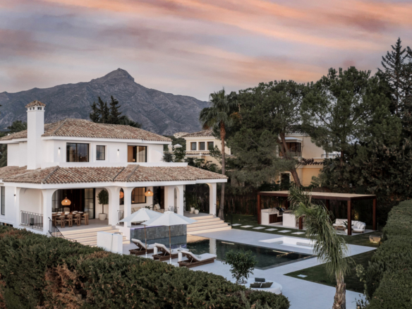 Nestled in the heart of Nueva Andalucía, Auriga 13 is a newly renovated villa offering a blend of comfort and style