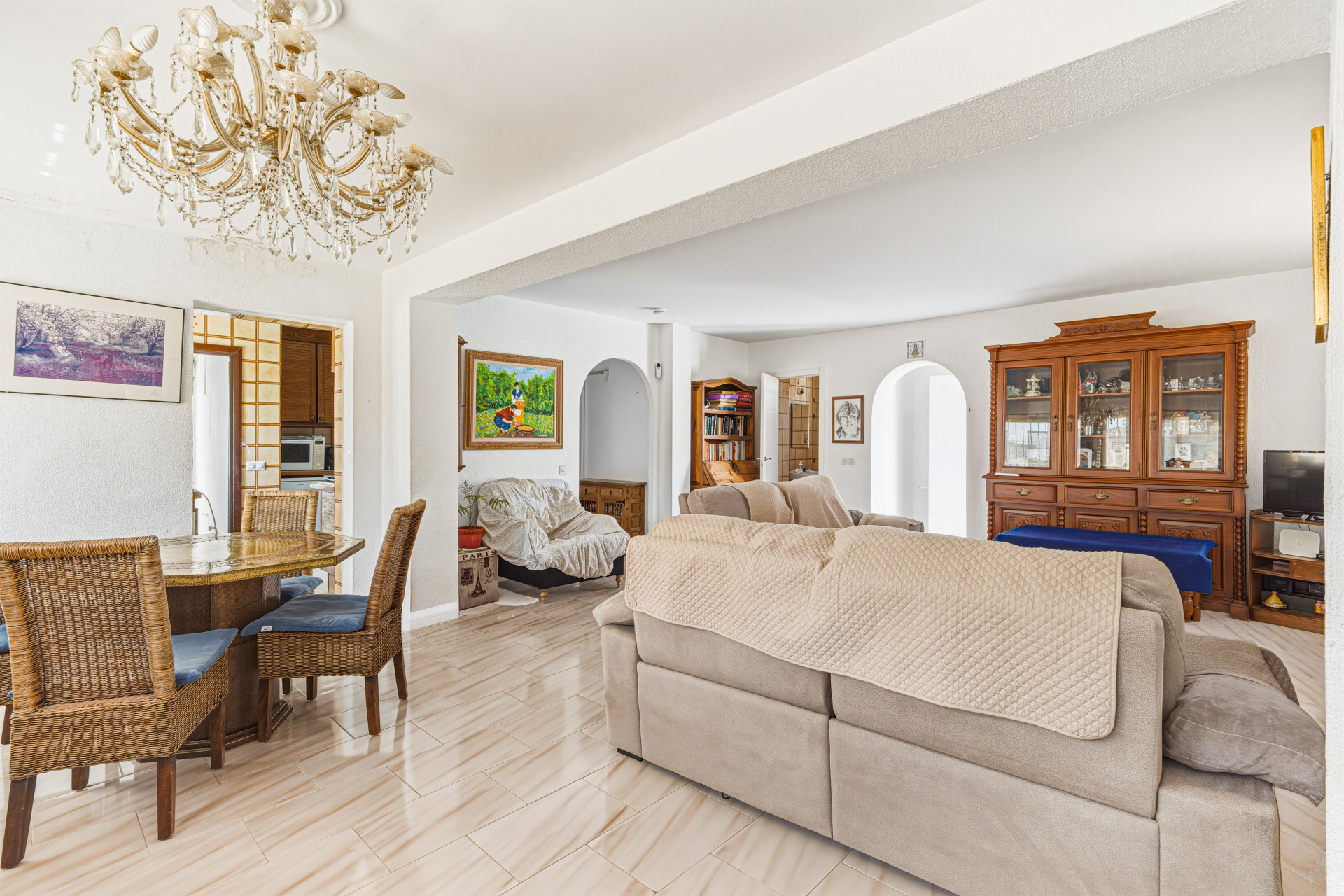Independent villa – Reform opportunity situated in one of Nueva Andalucía's most sought-after residential areas