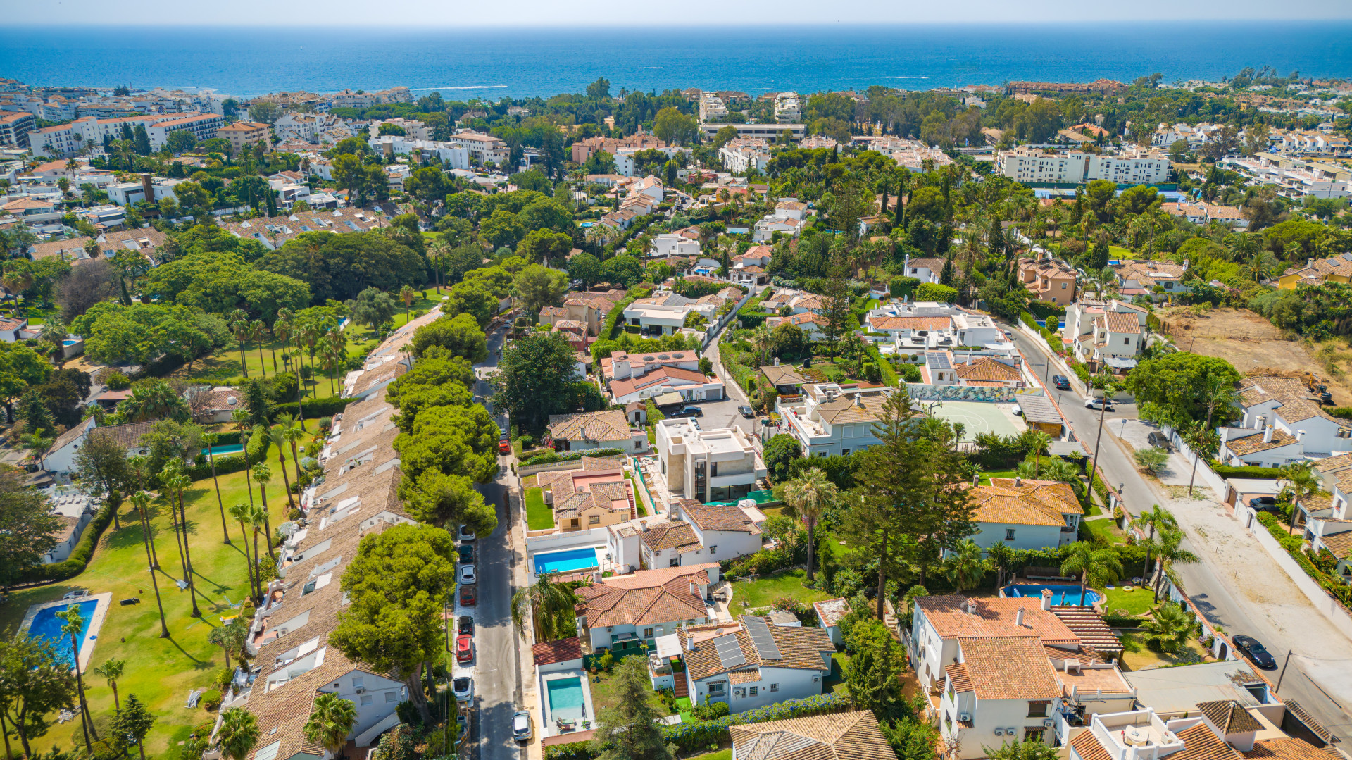 Independent villa – Reform opportunity situated in one of Nueva Andalucía's most sought-after residential areas