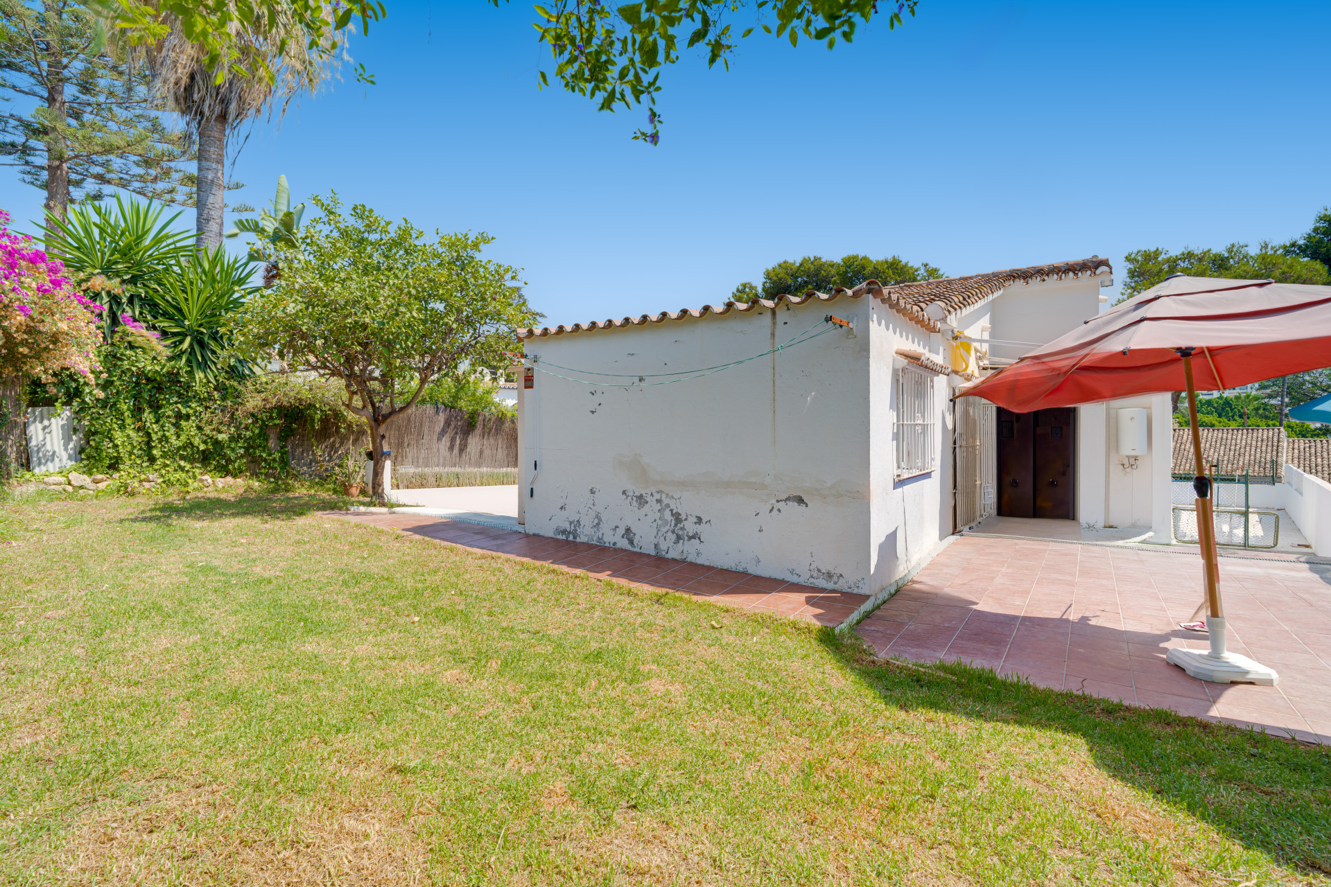 Independent villa – Reform opportunity situated in one of Nueva Andalucía's most sought-after residential areas