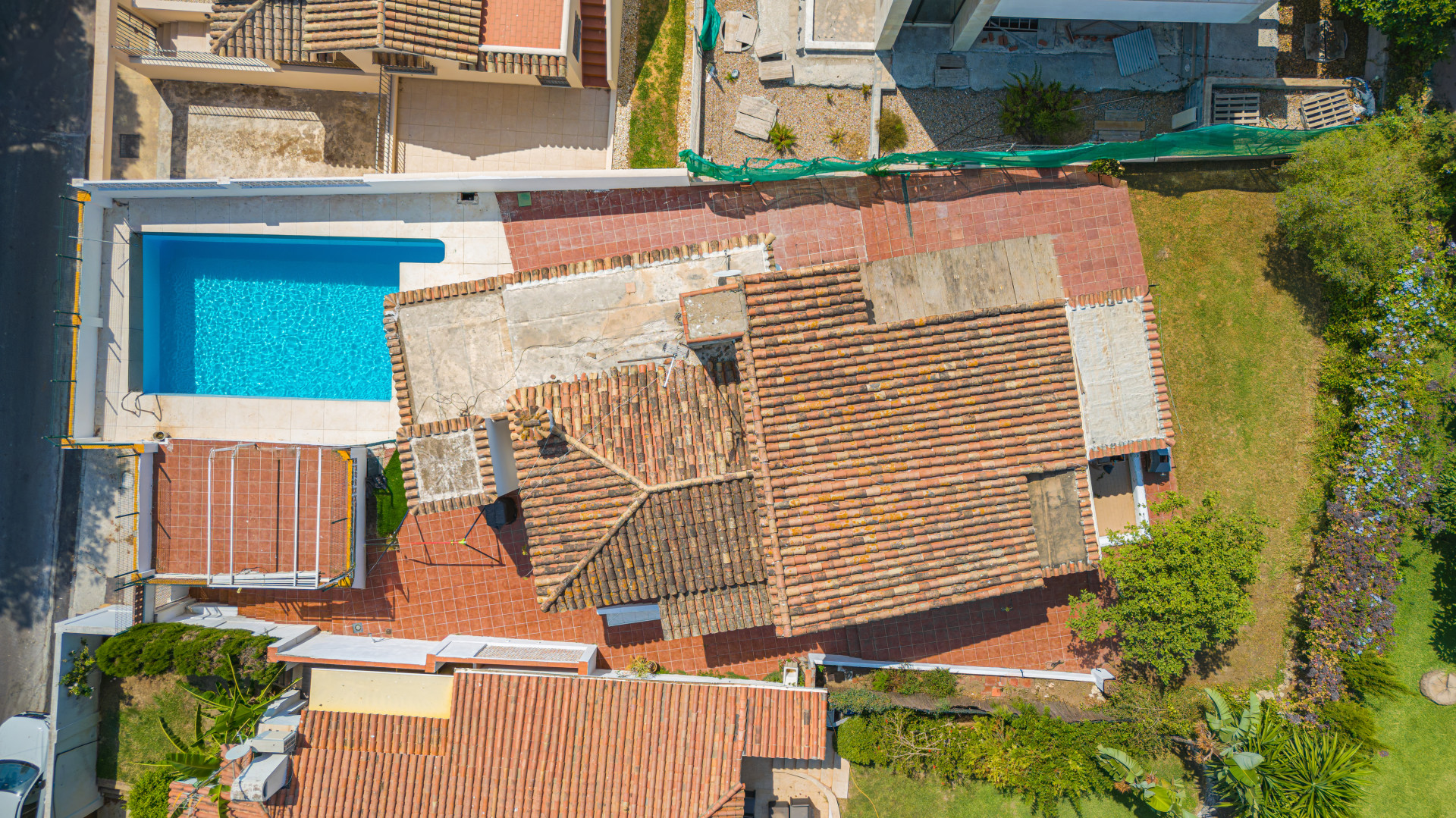 Independent villa – Reform opportunity situated in one of Nueva Andalucía's most sought-after residential areas