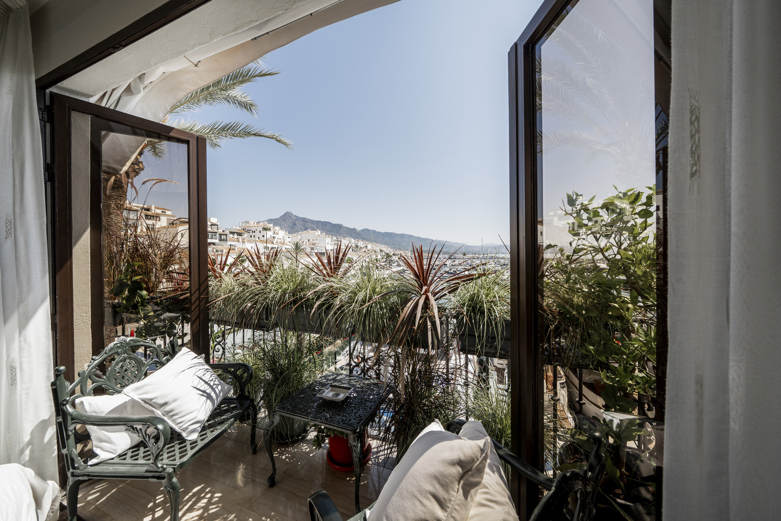Prestigeträchtiges Wohnen und Investitionsmöglichkeit im Herzen von Puerto Banús