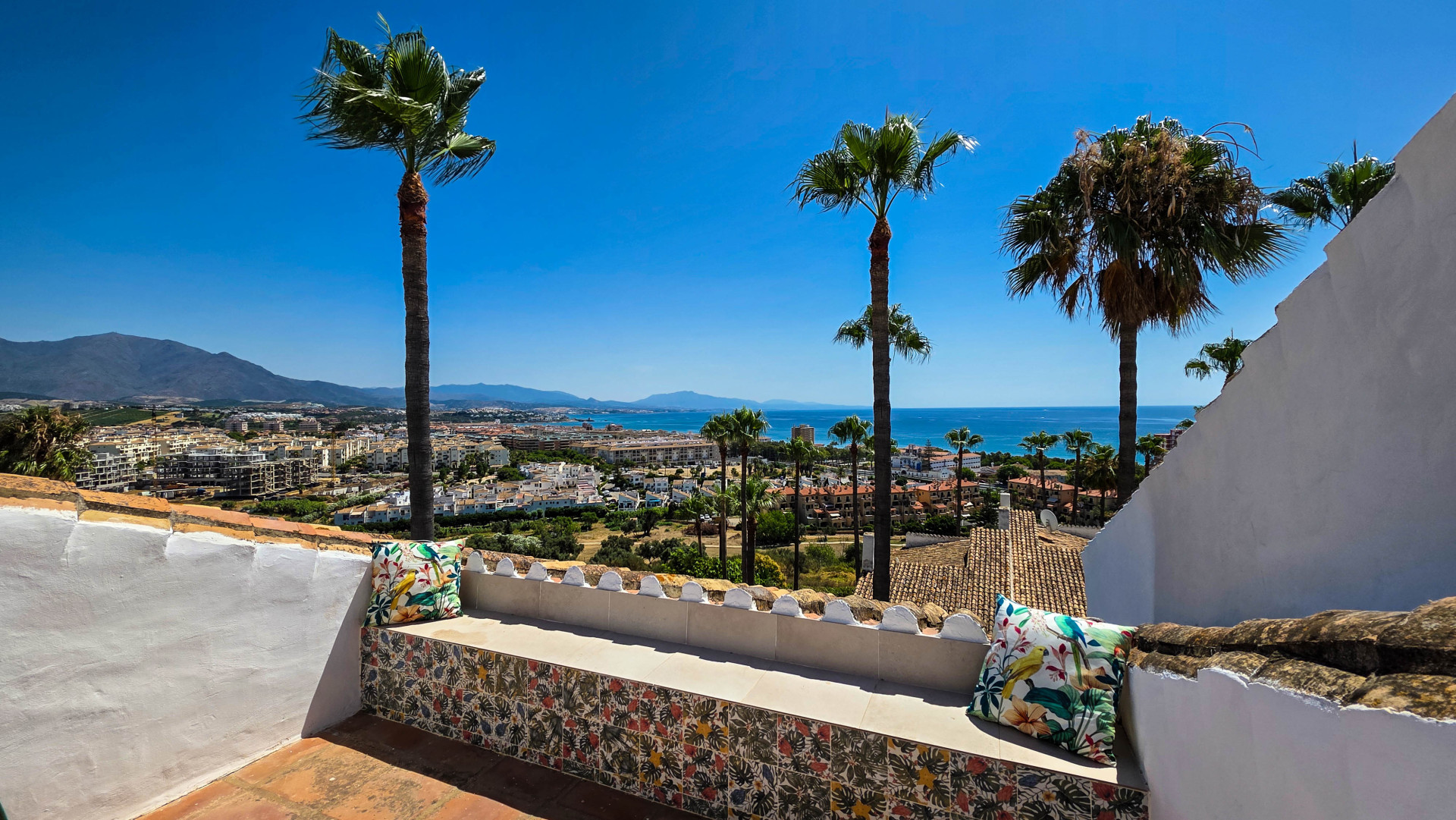 Reihenhaus mit Atemberaubendem Panoramablick auf Meer und Berge in Las Brisas, La Duquesa