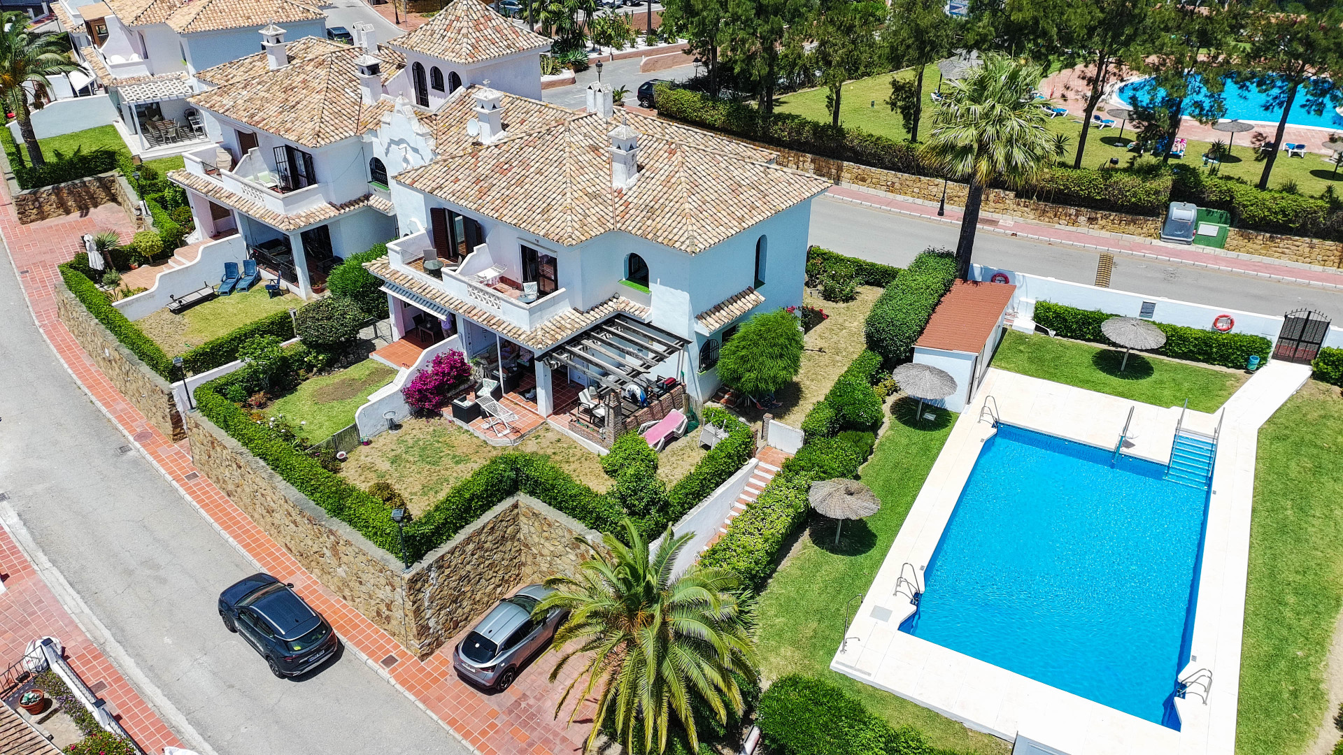 Reihenhaus mit Panoramablick auf Meer, Golf und Berge in La Duquesa