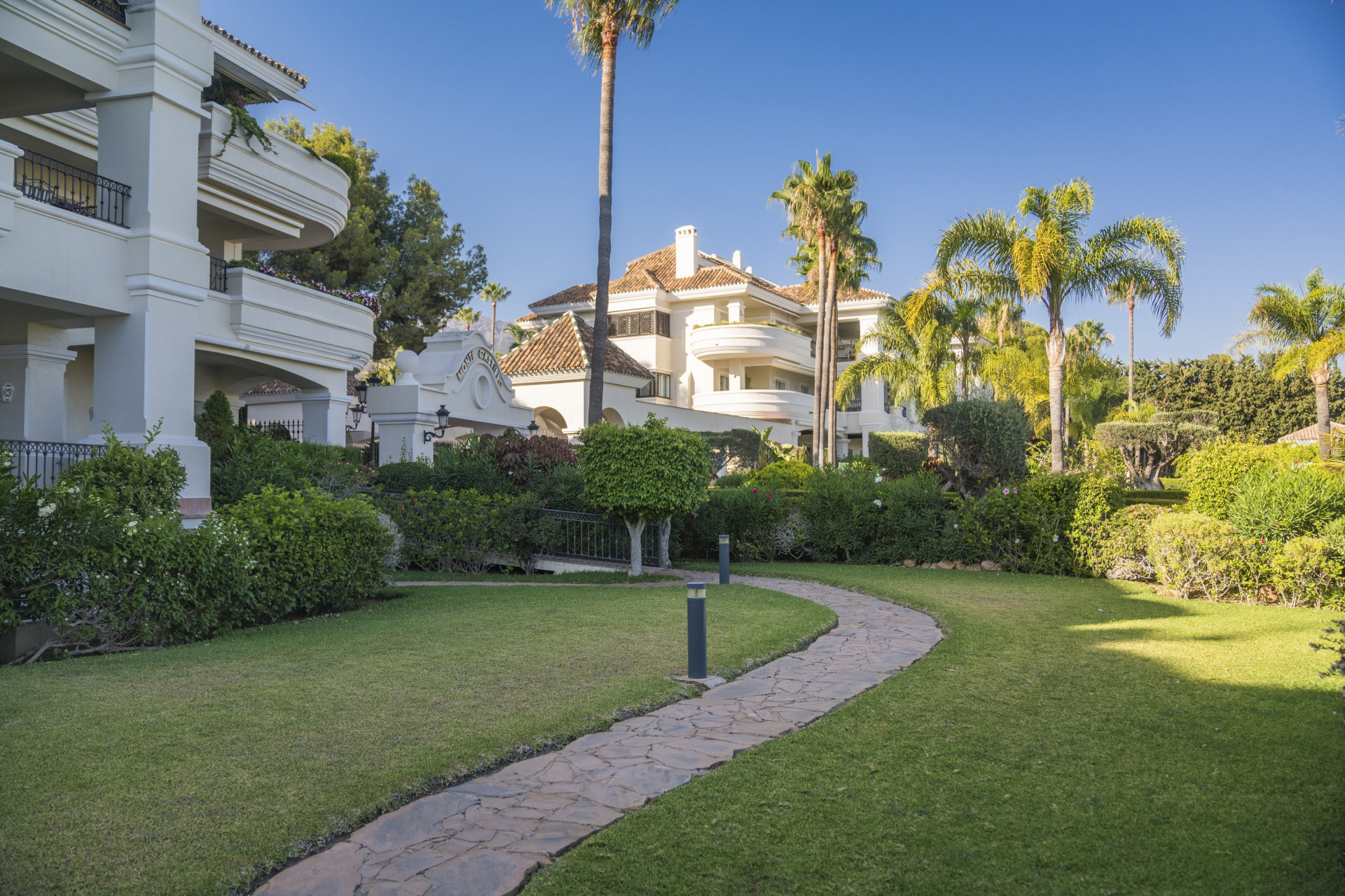 Set within one of Marbella’s most hidden and secure residential enclaves, this apartment offers a rare combination of refined design and exceptional privacy.