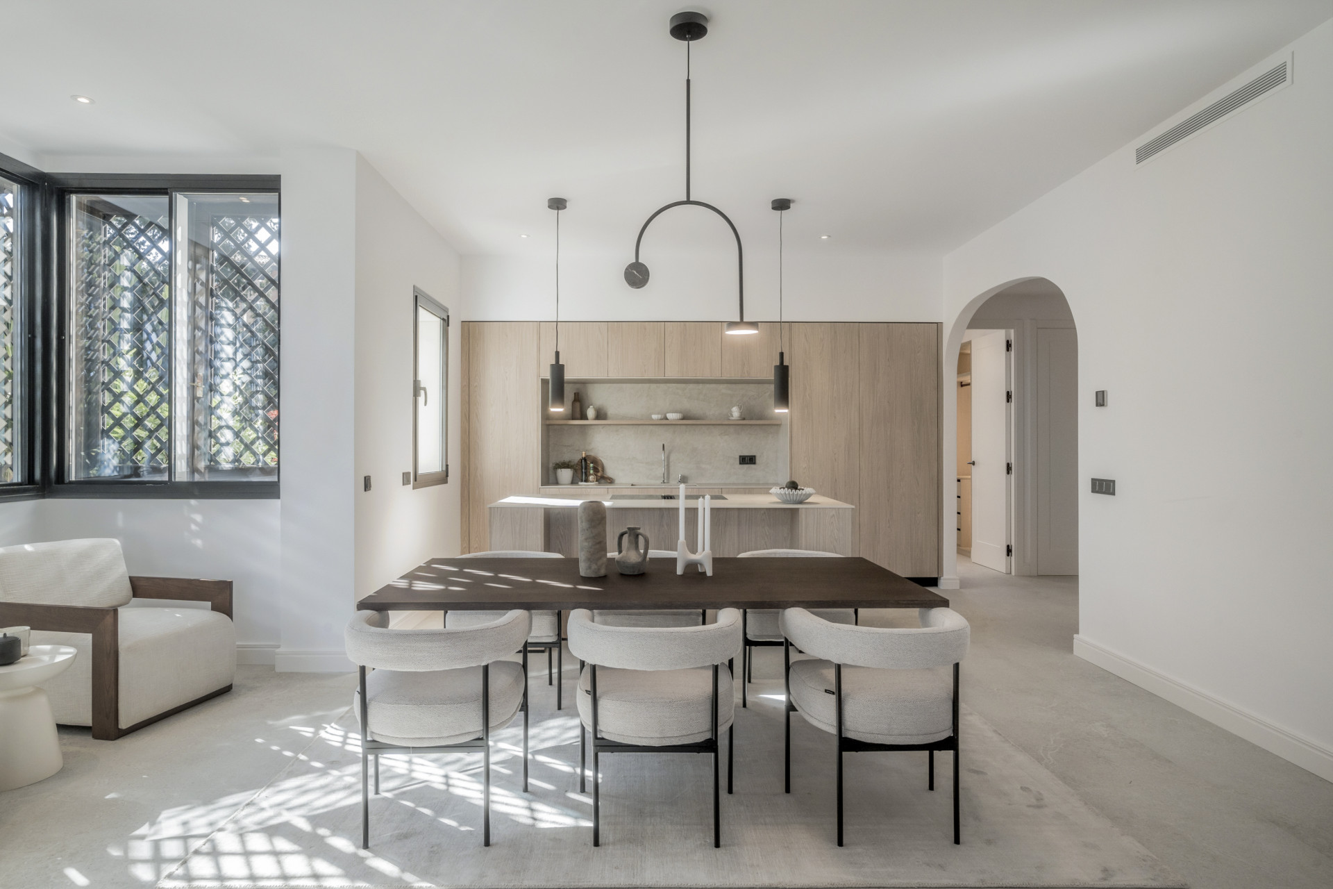 Set within one of Marbella’s most hidden and secure residential enclaves, this apartment offers a rare combination of refined design and exceptional privacy.
