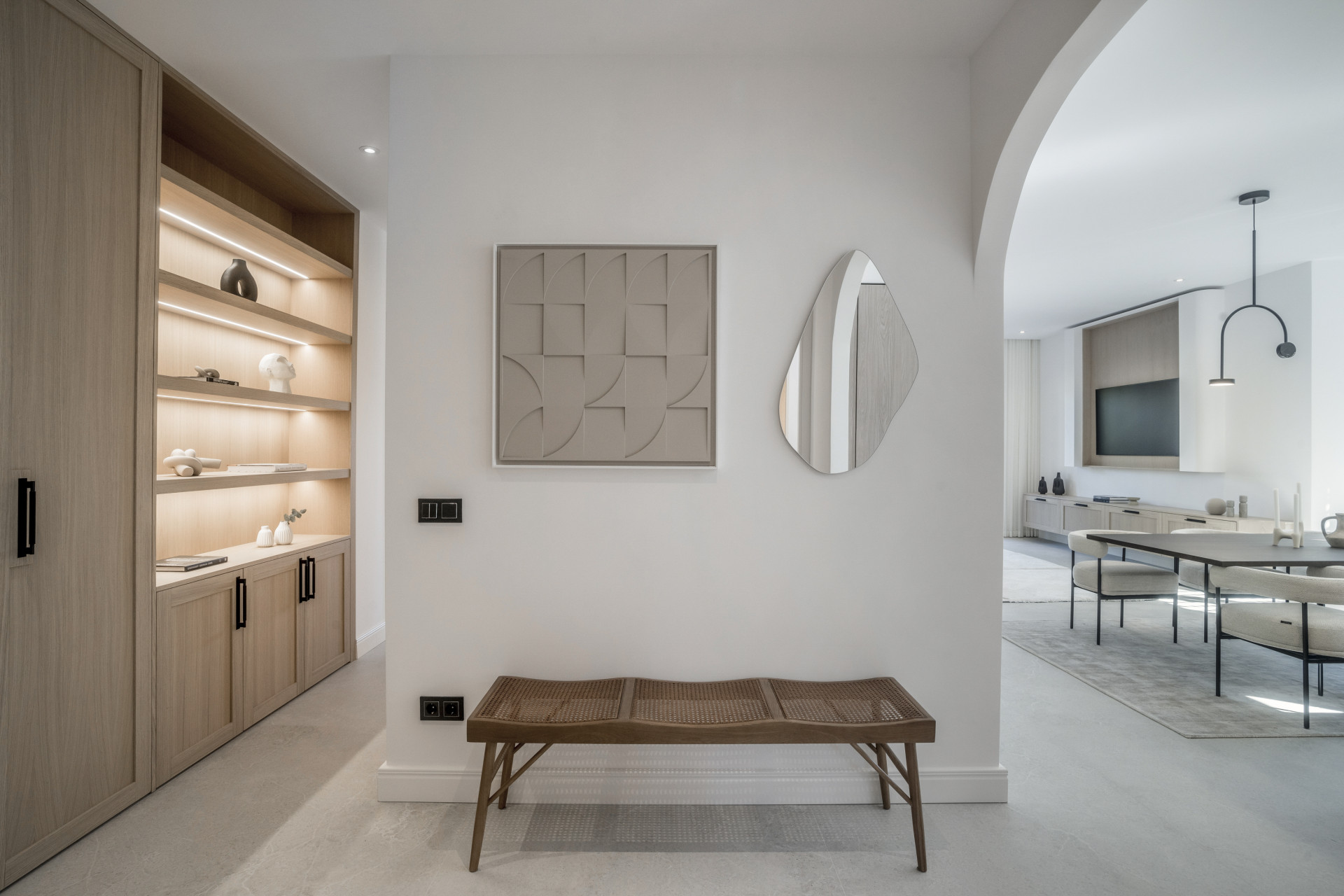 Set within one of Marbella’s most hidden and secure residential enclaves, this apartment offers a rare combination of refined design and exceptional privacy.