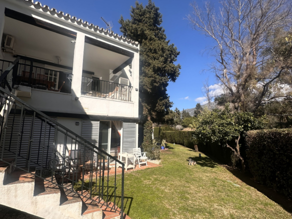 Townhouse in Aloha , Nueva Andalucía