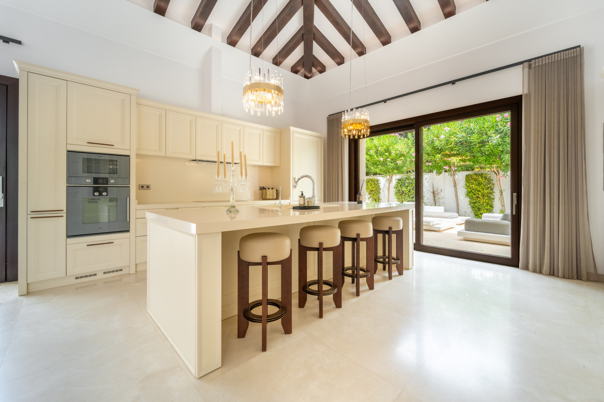 Villa Maria – An Extraordinary Frontline Golf Estate
