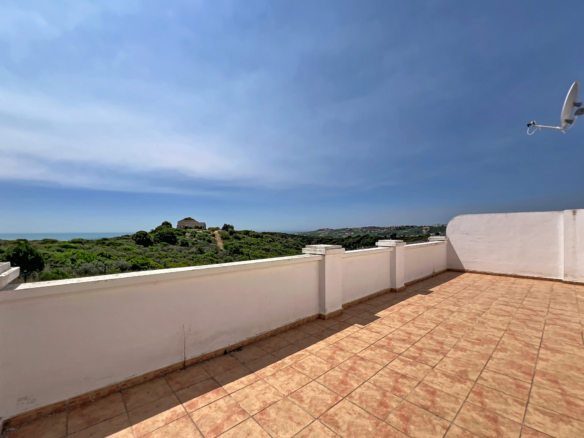Villa between the golf courses of Finca Cortesin and Doña Julia in Casares Costa