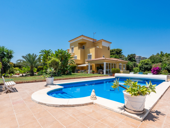 Villa mit Panoramablick auf das Meer zum Verkauf neben Atalaya Golf – Goldenes Dreieck