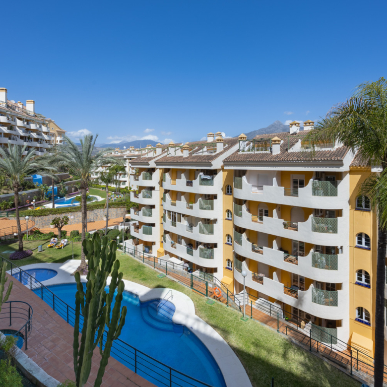 APARTMENT IN SEÑORÍO DE ALOHA, NUEVA ANDALCÍA