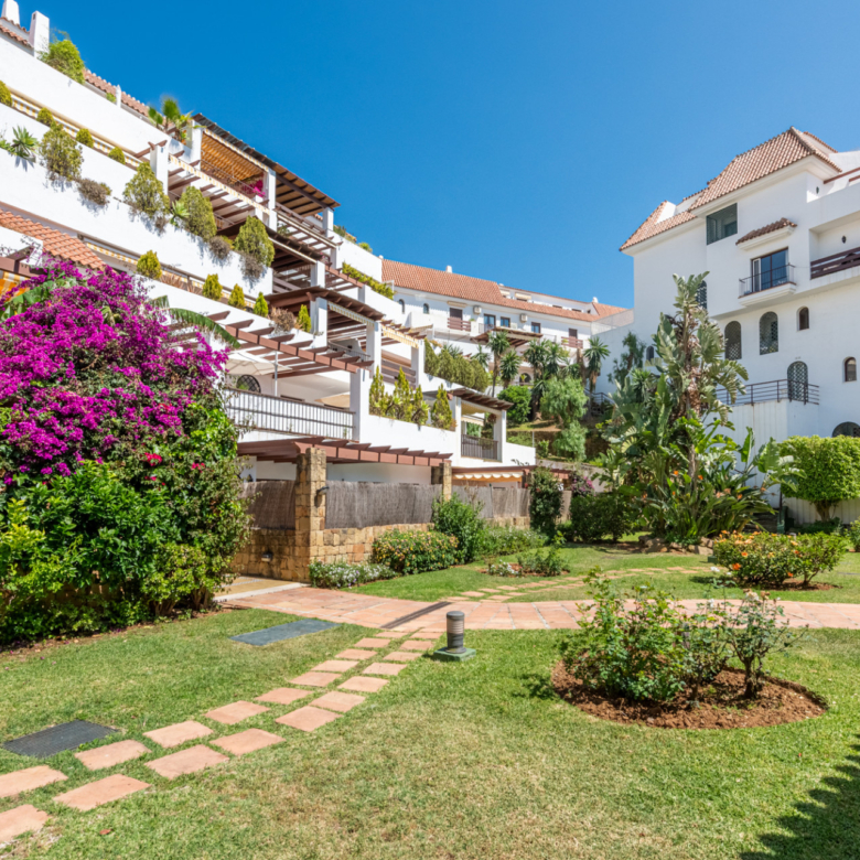 Apartment in a quiet development on the Golden Mile with tourist license.