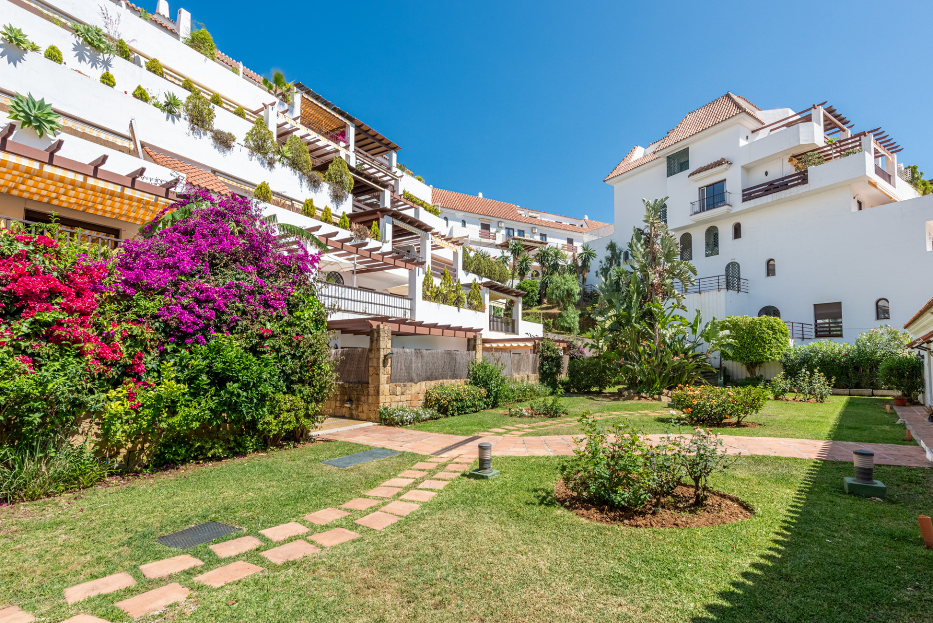 Apartment in a quiet development on the Golden Mile with tourist license.