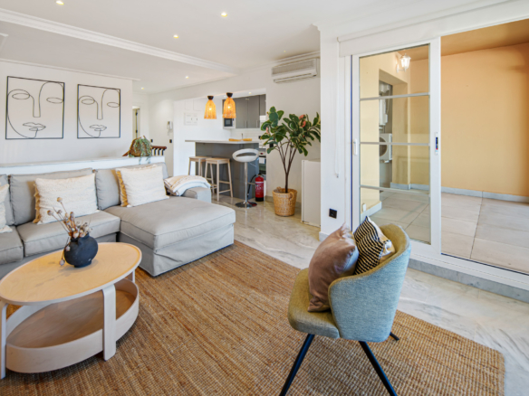 Charmantes 2-Schlafzimmer-Duplex nahe Puerto Banús – Terrasse, Meerblick & Vermietungslizenz