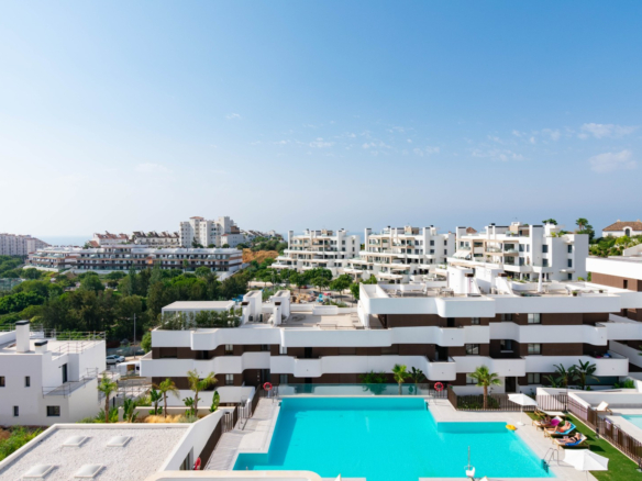 Contemporary Luxury Penthouse with Panoramic Sea Views and Private Rooftop Jacuzzi in Las Mesas, Estepona