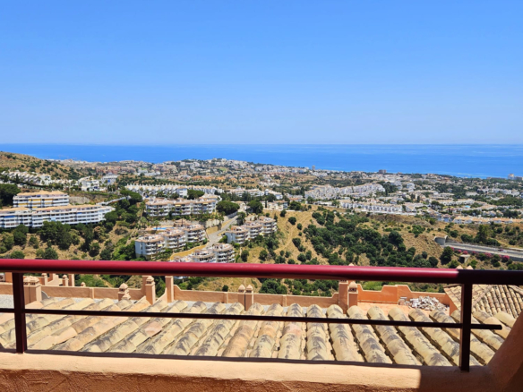 Drei-Zimmer-Wohnung mit Panoramablick auf das Meer in Calahonda