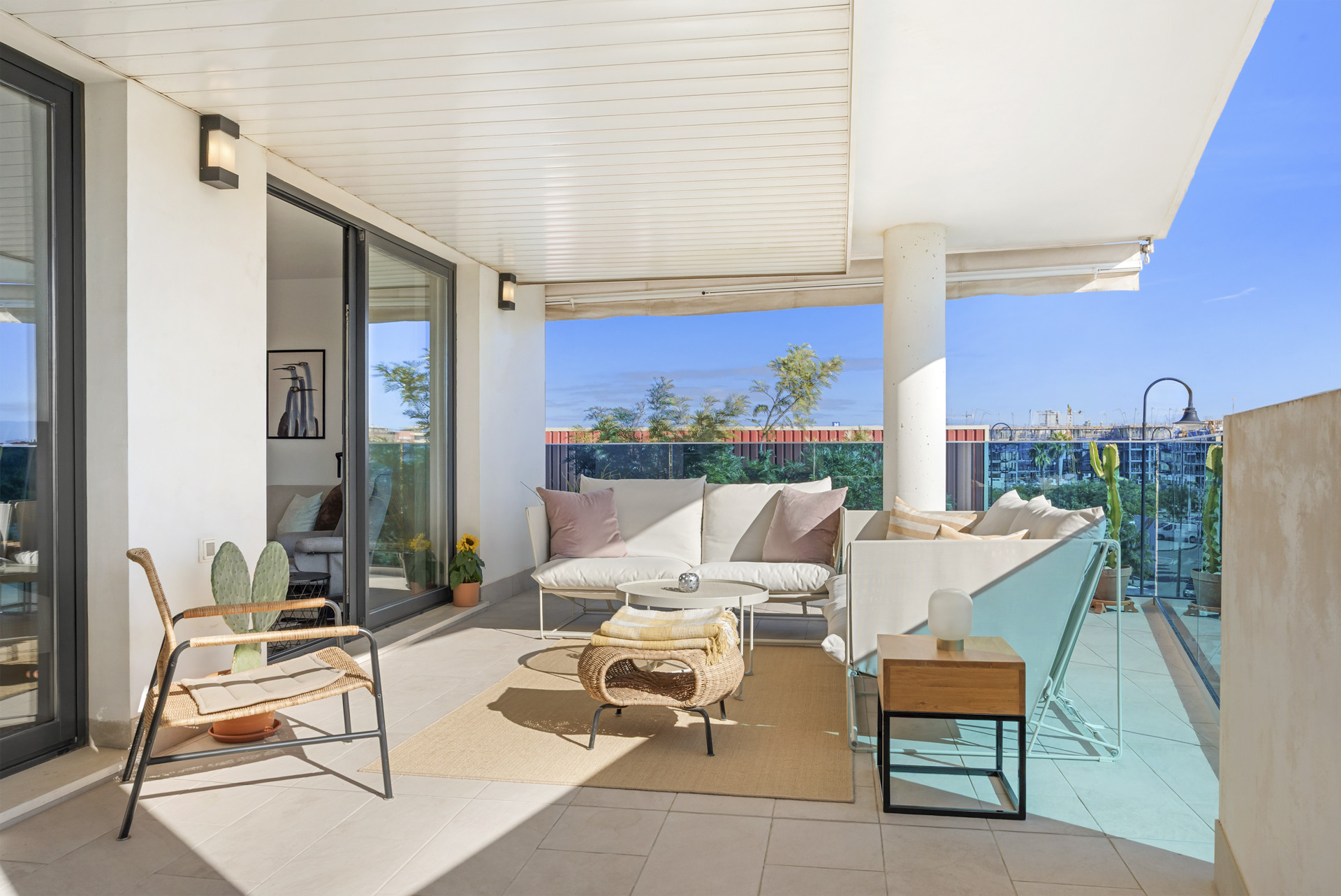 Elegant 2-Bedroom Apartment with Spacious Terrace in Jardines de las Lagunas, Mijas Costa