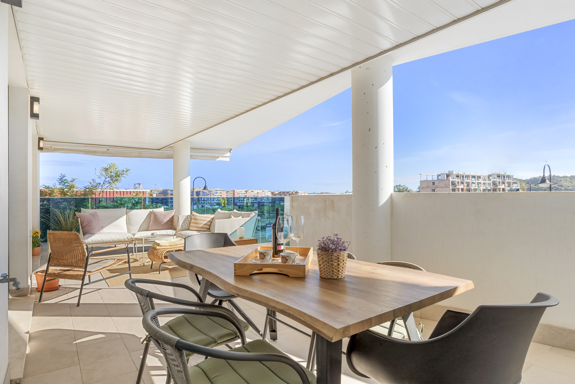 Elegant 2-Bedroom Apartment with Spacious Terrace in Jardines de las Lagunas, Mijas Costa